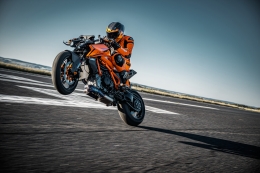 Sales of the new KTM 1390 SUPER DUKE R and EVO will start in the AVTODOM KTM dealerships with the start of the new motor