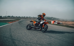  KTM AVTODOM to introduce the new KTM 390 SMC R in spring 2025