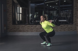 Cómo el suelo de caucho mejora la experiencia en tu gimnasio