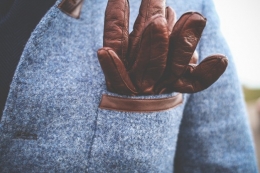 Cómo arreglar los guantes de cuero desgarrados