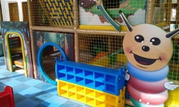 COMPLEMENTOS Y MOBILIARIO PARA PARQUES INFANTILES