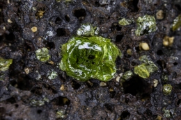 La olivina, una piedra semipreciosa volcánica de Canarias