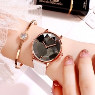 Los relojes de moda son accesorios importantes