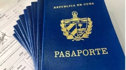  Cerca de 120.000 cubanos solicitaron pasaporte en el exterior en 2023