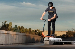 Navegando la Metrópolis: La Experiencia del Scooter Eléctrico