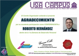 Entregan diploma de agradecimiento al Conferencista Roberto Hernández por su participación en la 1era. Semana de Desarro