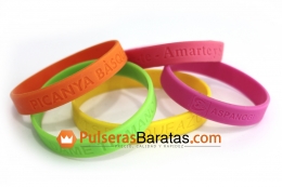 Pulseras estilo festival para su boda